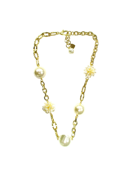 Collana con resine perlate, motivi floreali e inserti di catena Madreperla Dolman